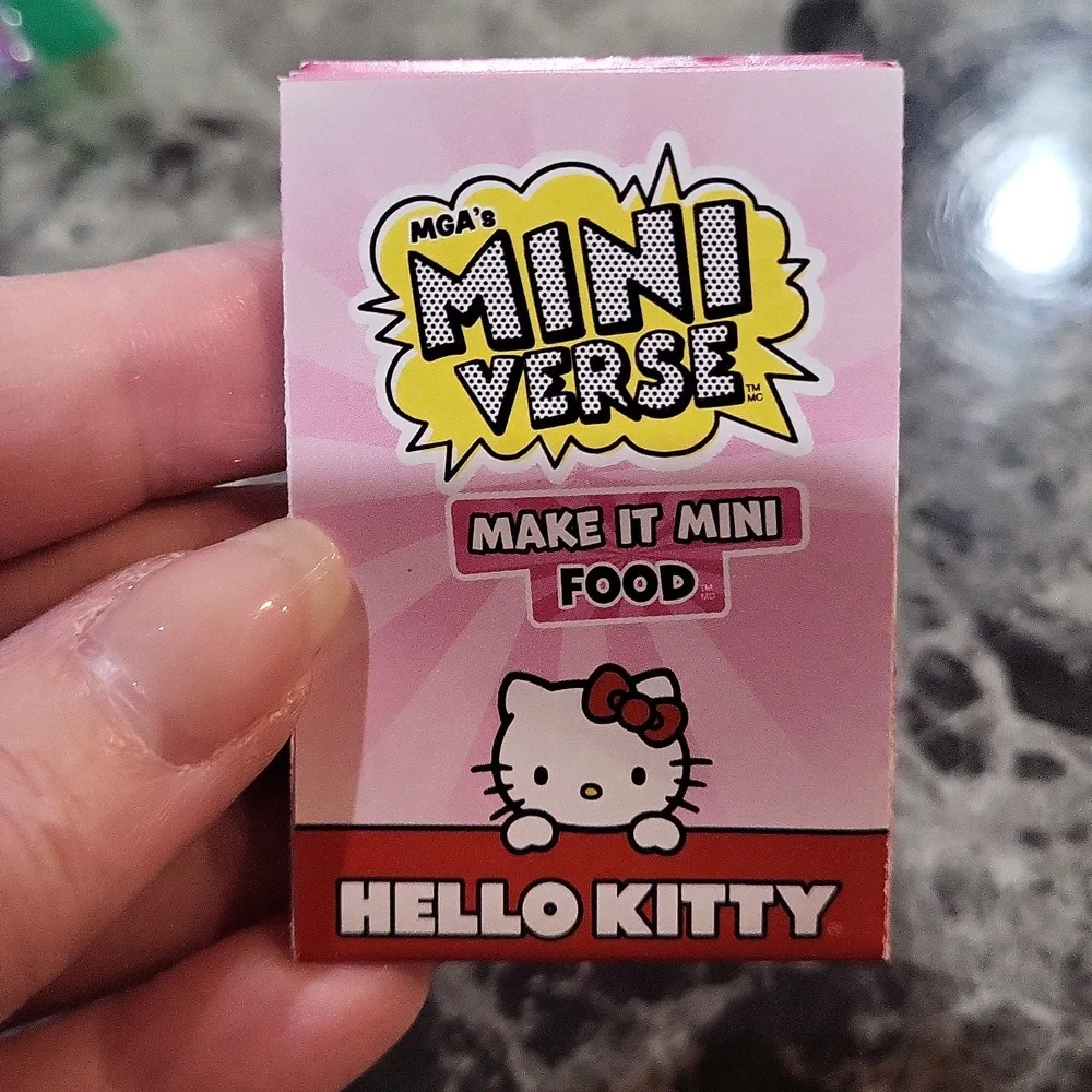 Miniverse Make It Mini Food Hello Kitty Cream Soda